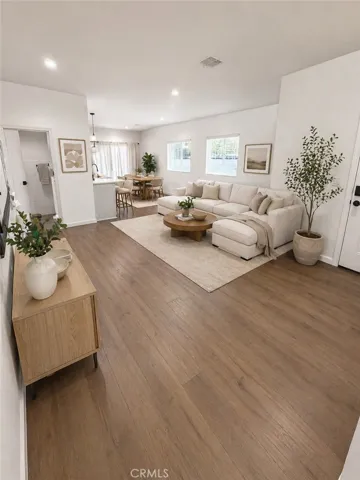 1521 W 37th Place, Los Angeles, California 90018