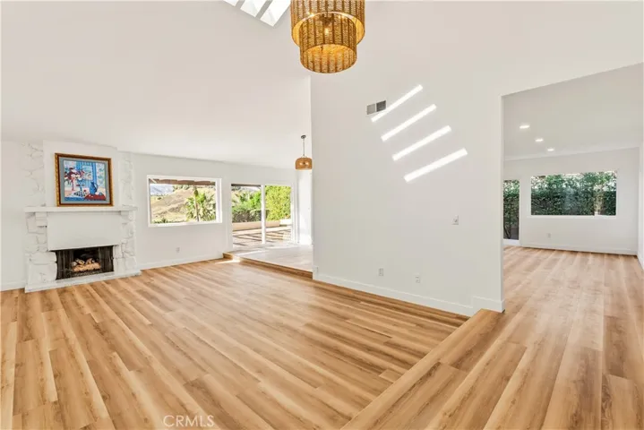 Open Floorplan, Great for Entertaining