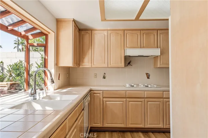 Kitchen w/ Lots of Cabinets