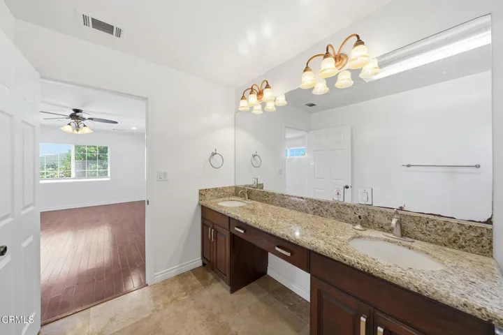 3302 Community Ave 33