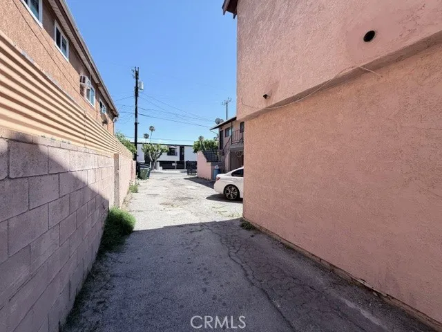 6827 Radford, North Hollywood, California 91605