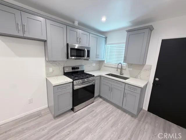 6827 Radford, North Hollywood, California 91605