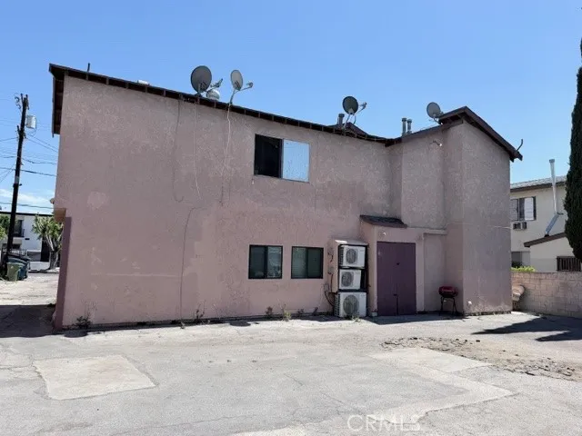 6827 Radford, North Hollywood, California 91605