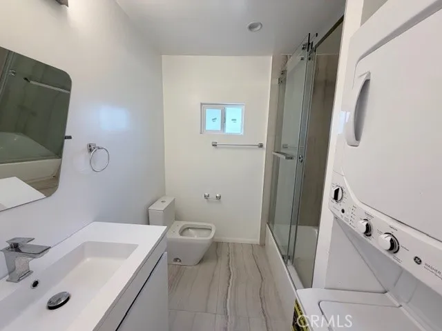 6827 Radford, North Hollywood, California 91605