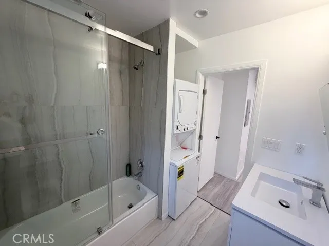 6827 Radford, North Hollywood, California 91605