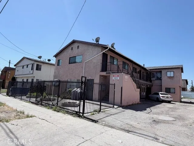 6827 Radford, North Hollywood, California 91605