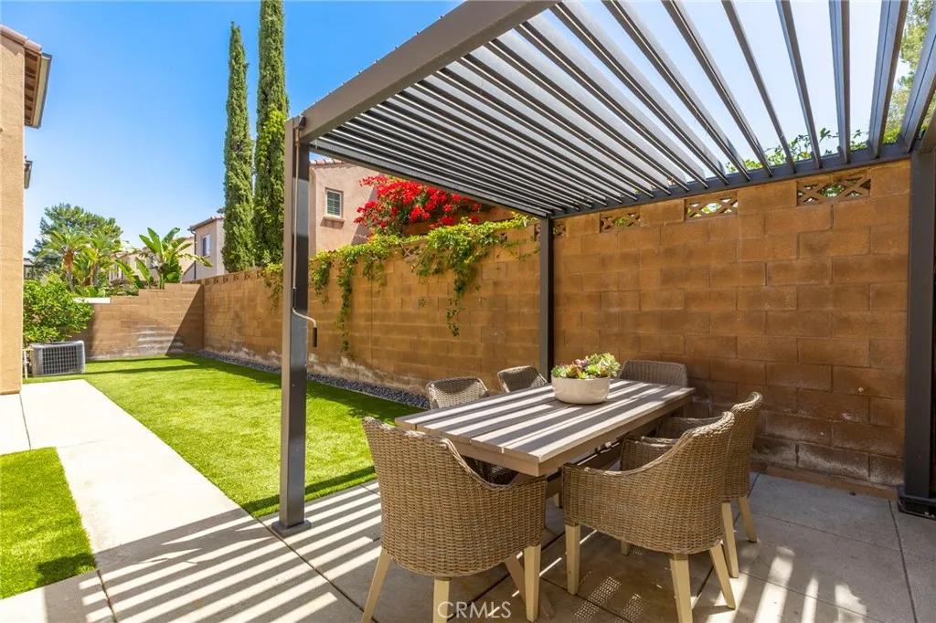Alfresco Dining off The Kitchen
Covered Patio
