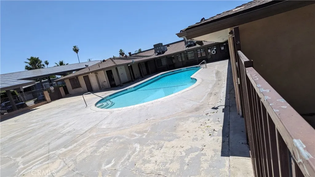 Coummunity pool