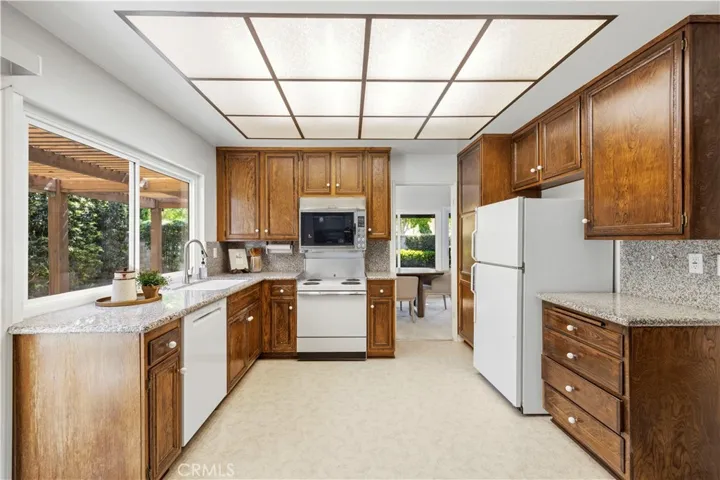 25033 Avenida Balita, Valencia, California 91355
