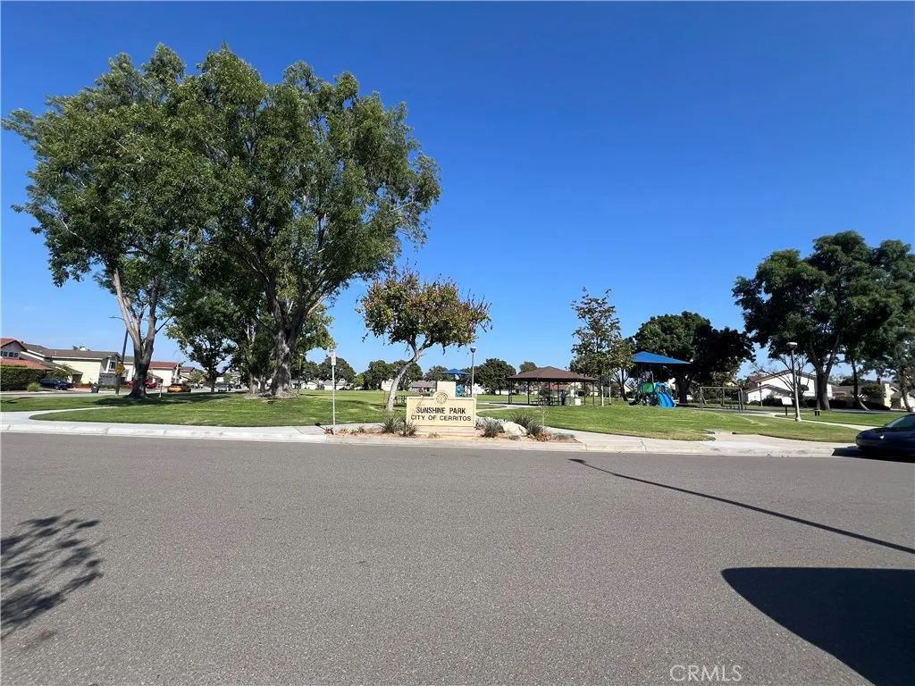 Sunshine Park - from it's name, it's the park in the center of the Sunshine Tract. Many times, I have been here and it's very quiet and peaceful.
