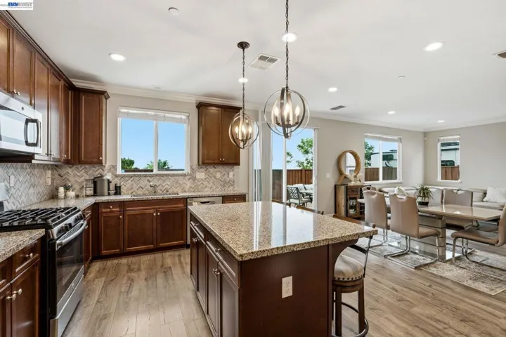 98 Driftwood Cir, Bay Point, California 94565