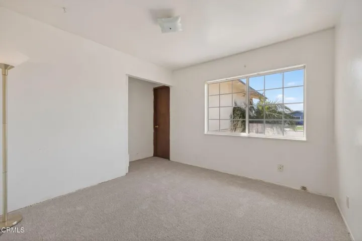 19-web-or-mls-UpmarketMedia-1566N7th-089