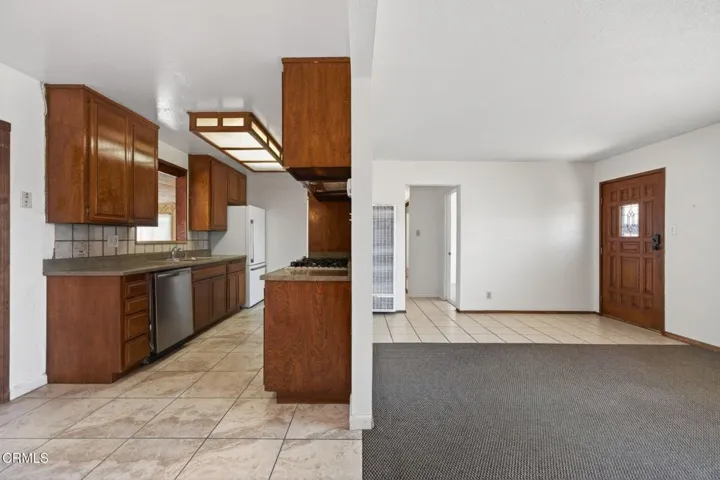 9-web-or-mls-UpmarketMedia-1566N7th-025