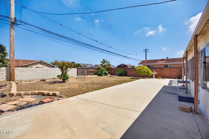 34-web-or-mls-UpmarketMedia-1566N7th-072