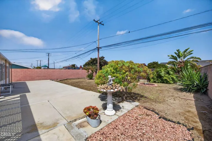 38-web-or-mls-UpmarketMedia-1566N7th-082