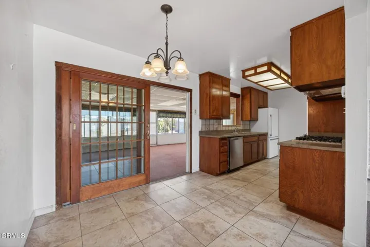 11-web-or-mls-UpmarketMedia-1566N7th-031