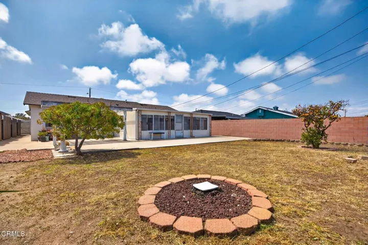 36-web-or-mls-UpmarketMedia-1566N7th-077