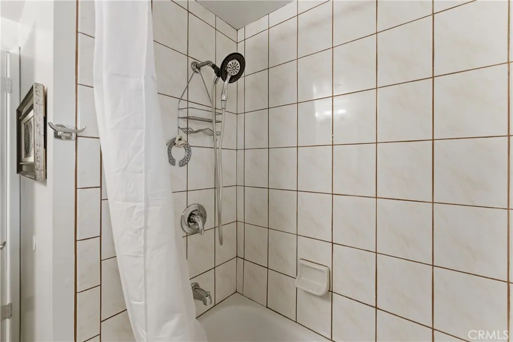 Hallway Bathroom with Bathtub