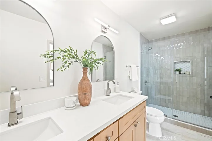 Primary Bathroom w/ Walk in Shower