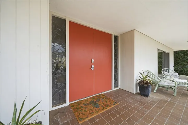 Entry with balcony on either side