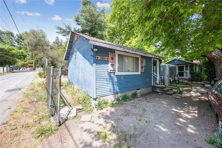 WELCOME to 13886 Hazel Drive in quaint Lytle Creek!