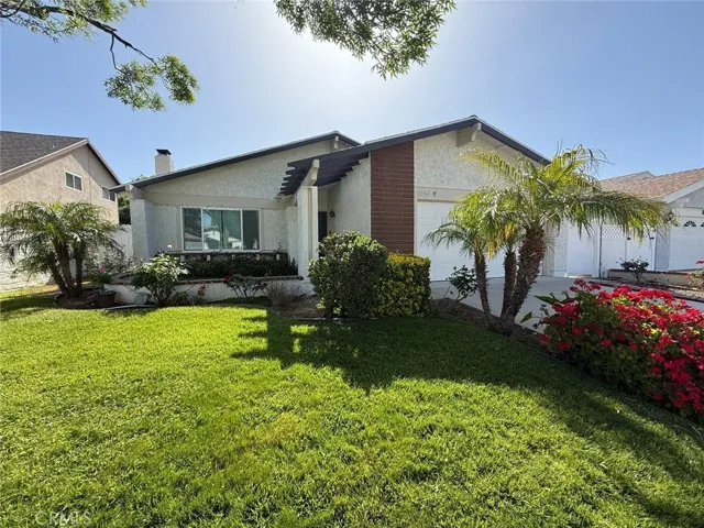 25347 Via Oriol, Valencia, California 91355