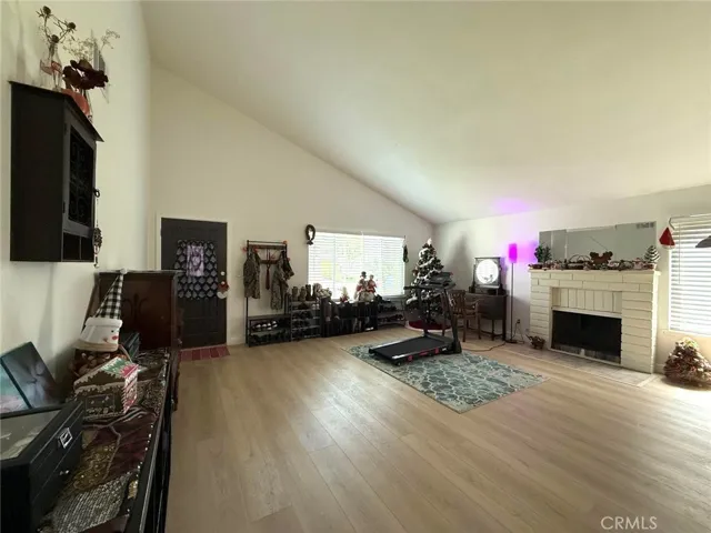 25347 Via Oriol, Valencia, California 91355