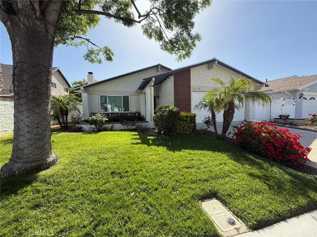 25347 Via Oriol, Valencia, California 91355