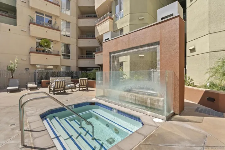 Swimming Pool/Hot Tub/Sauna