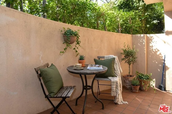 Balcony - Furnished AI