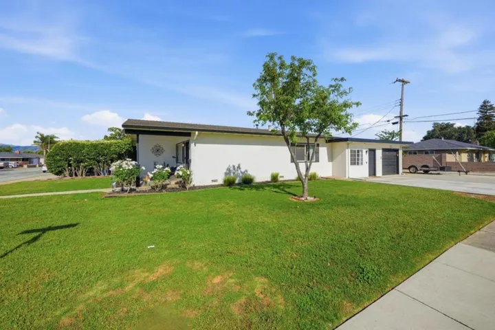 690 El Cerrito Way, Gilroy, California 95020