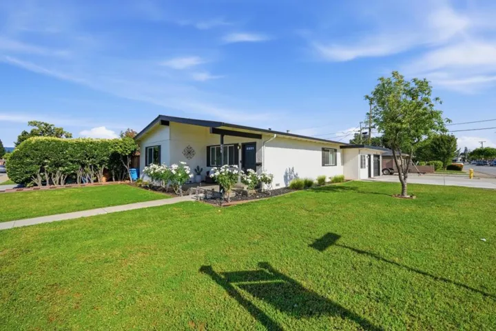 690 El Cerrito Way, Gilroy, California 95020
