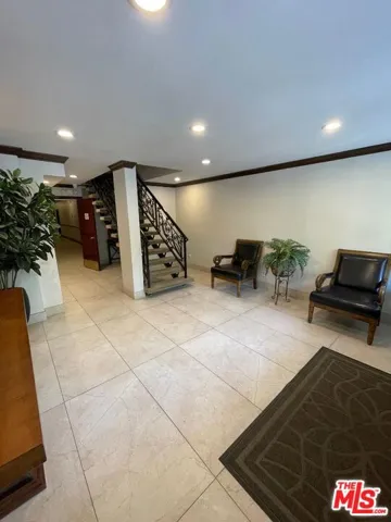412 N Palm Drive 302, Beverly Hills, California 90210
