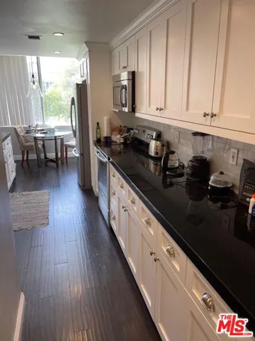 412 N Palm Drive 302, Beverly Hills, California 90210