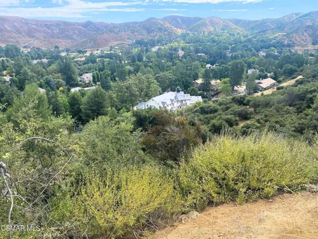 Wagon with view of Medea Valley Homes