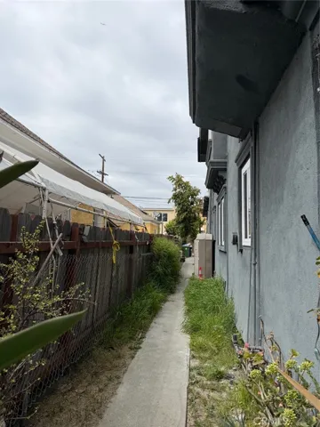 805 E 25th St, Los Angeles, California 90011