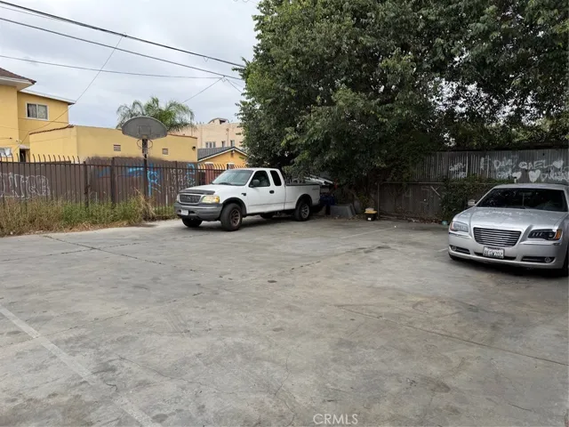 805 E 25th St, Los Angeles, California 90011