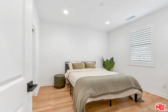 18130 Radiance Lane, Santa Clarita, California 91350