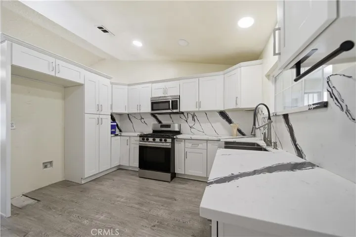 14211 La Mirada St, Victorville, California 92392