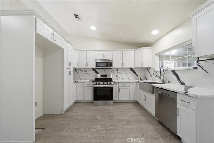 14211 La Mirada St, Victorville, California 92392