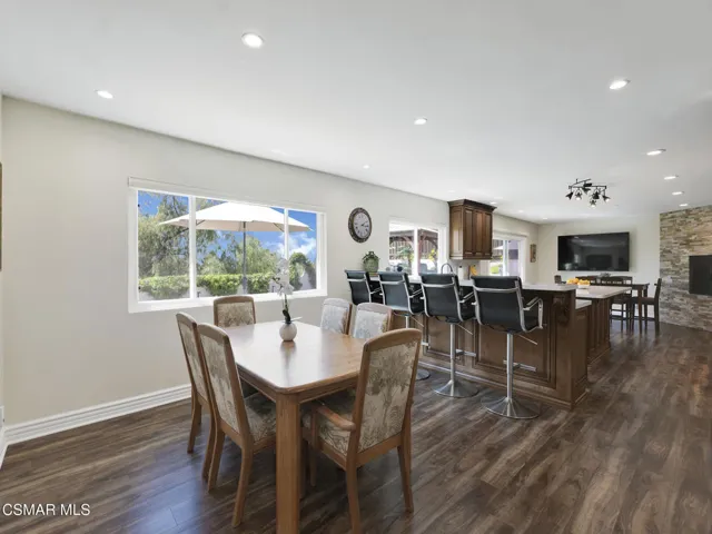 Versatile dining options