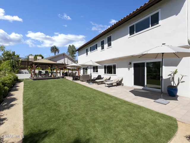 Entertainer's yard