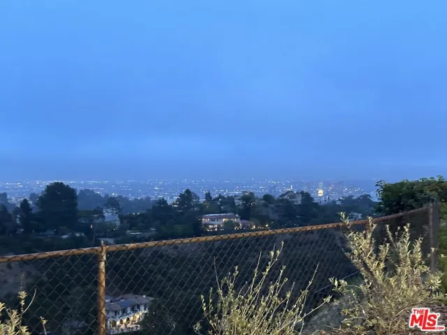 1212 Roberto Lane, Los Angeles, California 90077