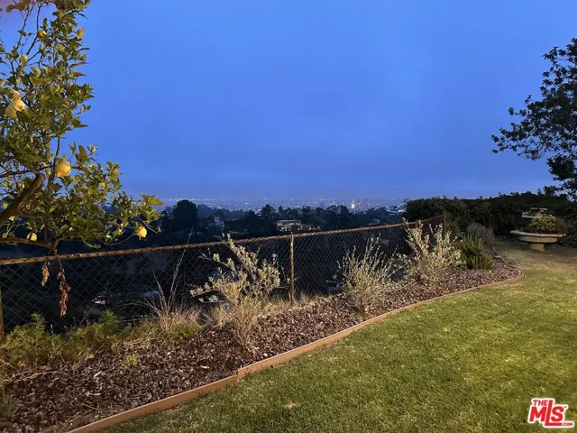 1212 Roberto Lane, Los Angeles, California 90077
