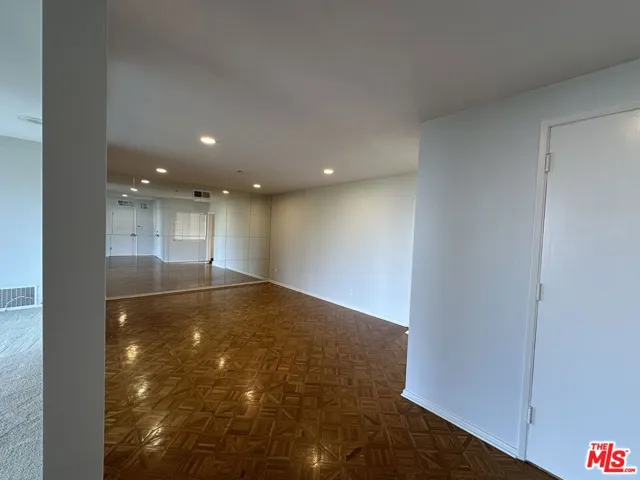 1212 Roberto Lane, Los Angeles, California 90077