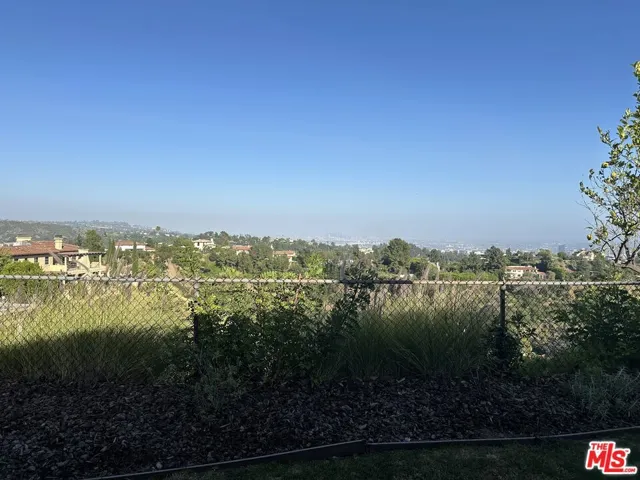 1212 Roberto Lane, Los Angeles, California 90077
