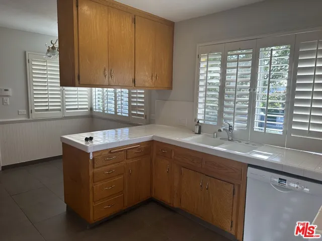 1212 Roberto Lane, Los Angeles, California 90077