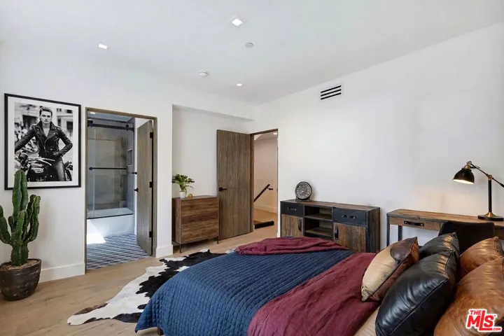 4329 Radford Avenue 2, Studio City, California 91604