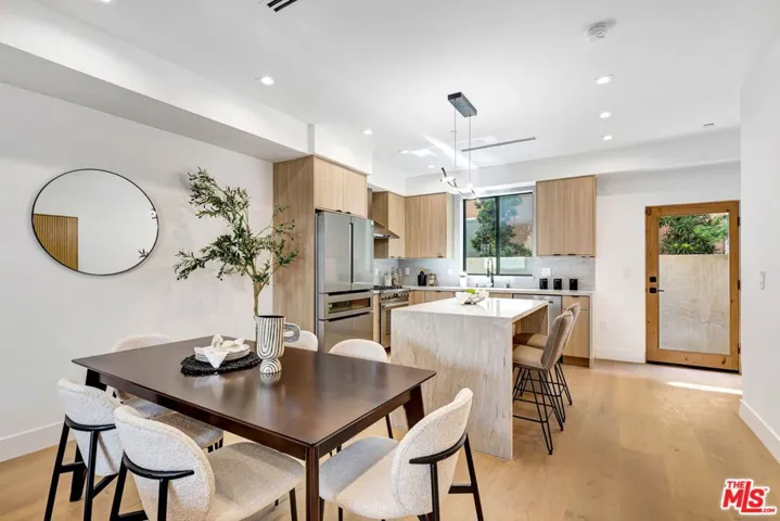 4329 Radford Avenue 2, Studio City, California 91604