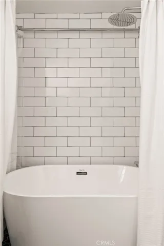...and a big soaking tub!